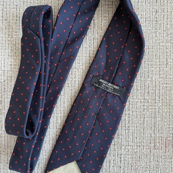 Brooks Brothers Navy Tie with Red Dots 100% Silk - Picture 2 of 2